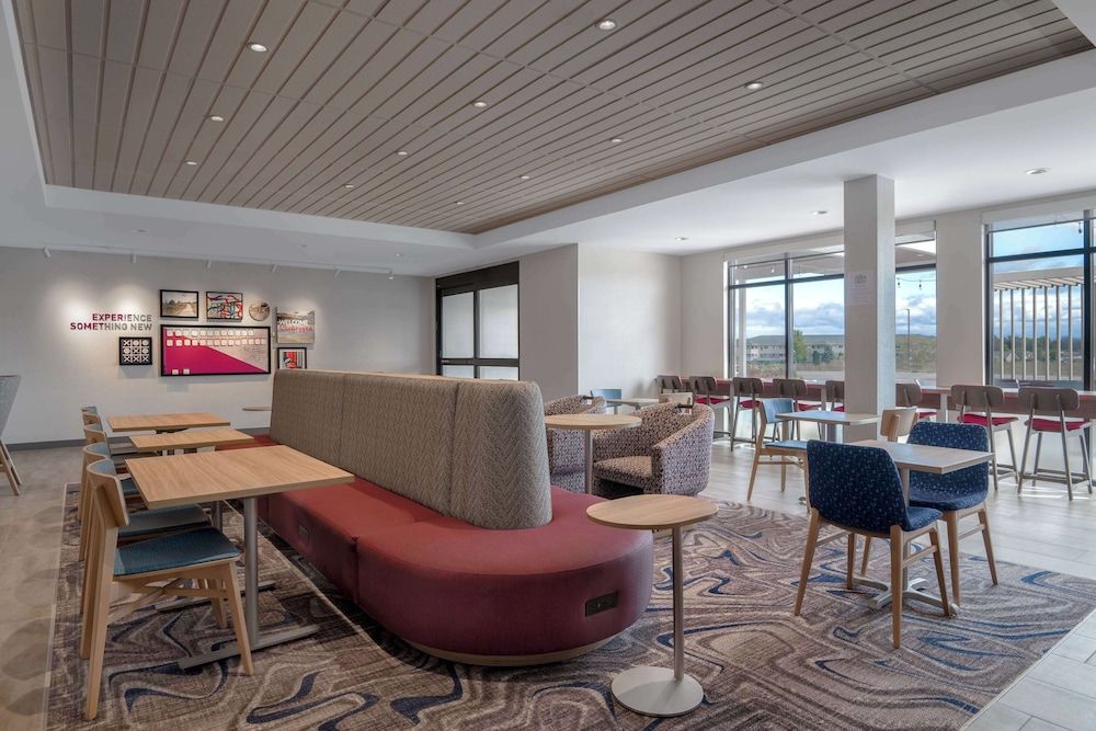 Home2 Suites By Hilton Sheboygan 2