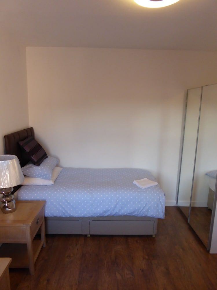 Sunninghill Apartment 3