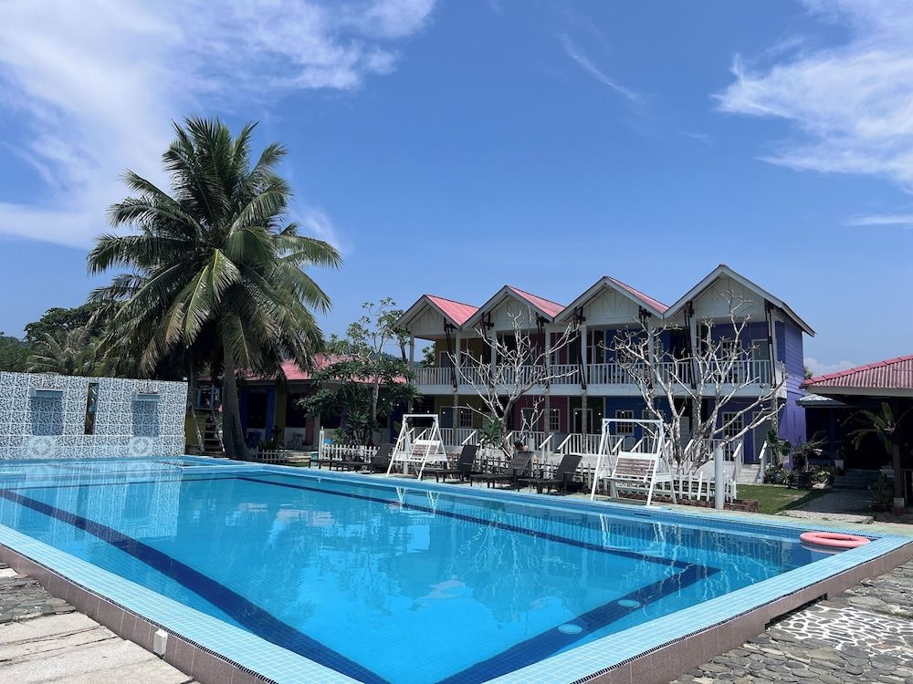 Capital O 91017 Tuba Beach Resort @ Pulau Tuba 2 estrellas en Kuah