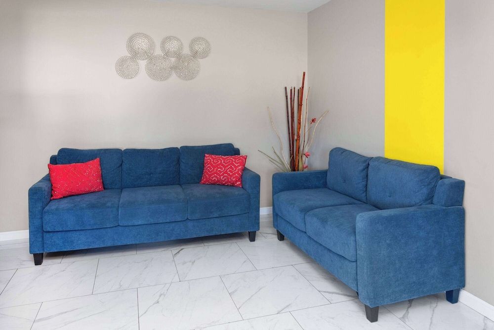 Super 8 by Wyndham Olney 2