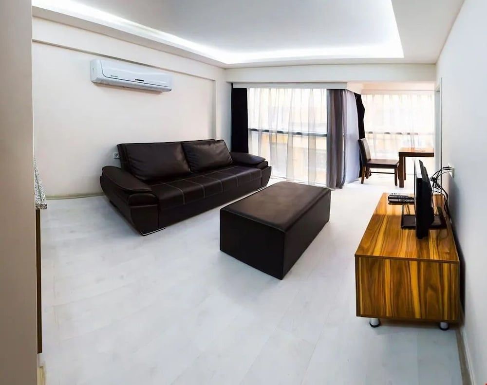 Smyrna Homes & Suits 3