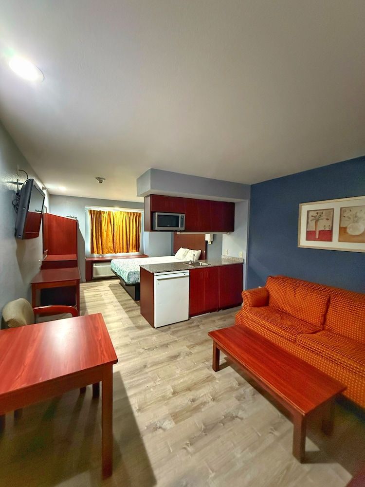 BlissPoint Inn & Suites, Northwood -1 estrellas en Northwood
