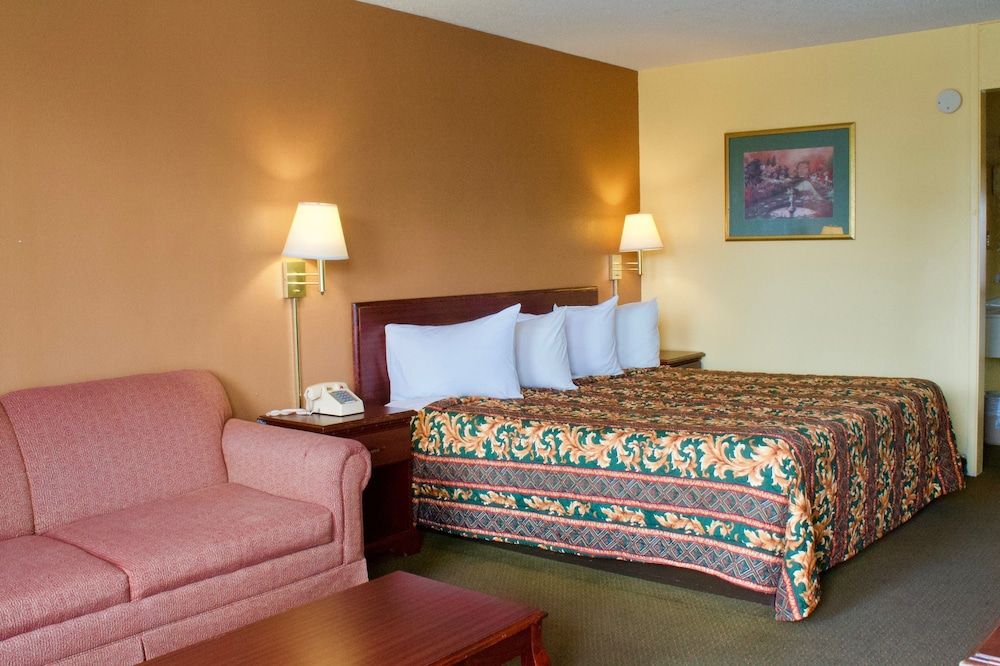 Rodeway Inn Monroe 3