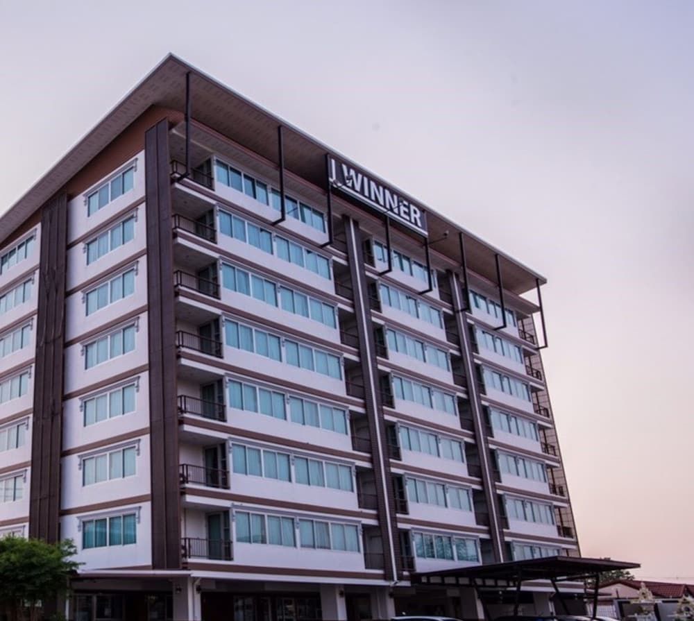 Winner Prachinburi & Serviced Apartment 2 estrellas en Si Maha Phot