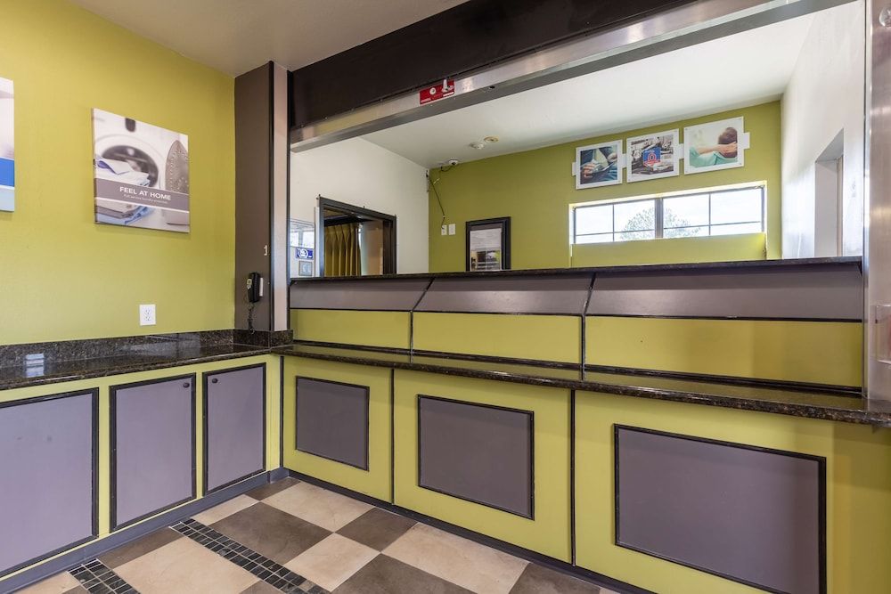 Studio 6 Bay City, TX 2