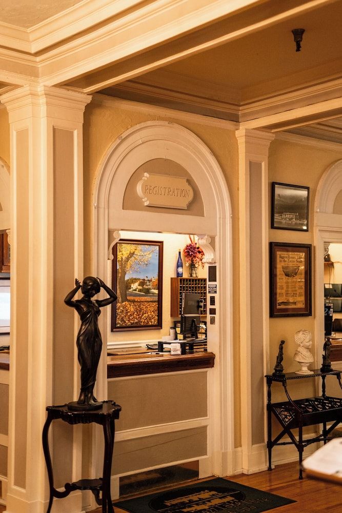 Lake Lure Inn & Spa 2