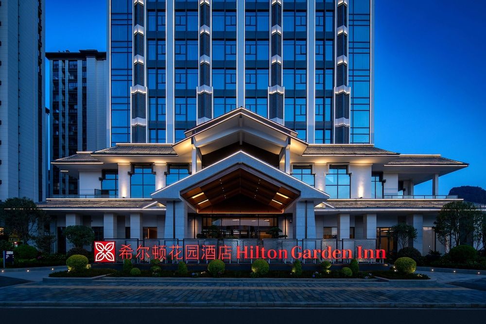 Hilton Garden Inn Xingyi Wanfenglin -1 estrellas en Xingyi