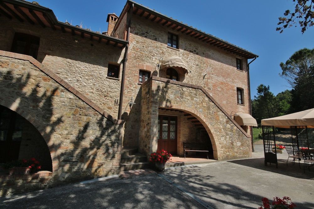 Azienda Agricola e Agriturismo Vallorsi -1 estrellas en Terricciola