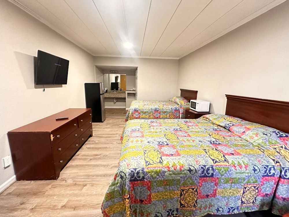 Budget Inn 3