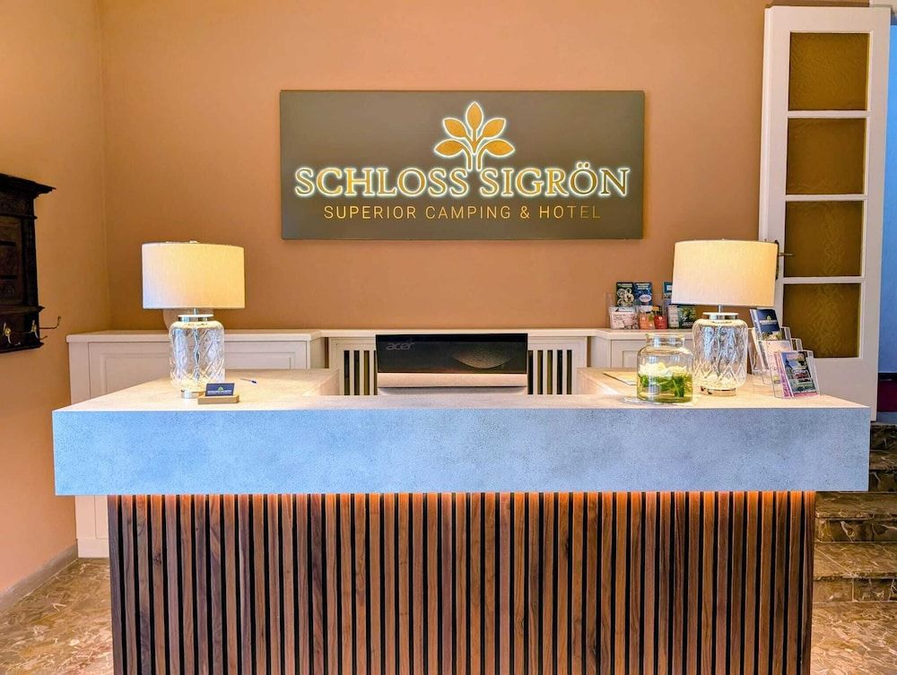 Schloss Sigrön Superior Camping & Hotel 2