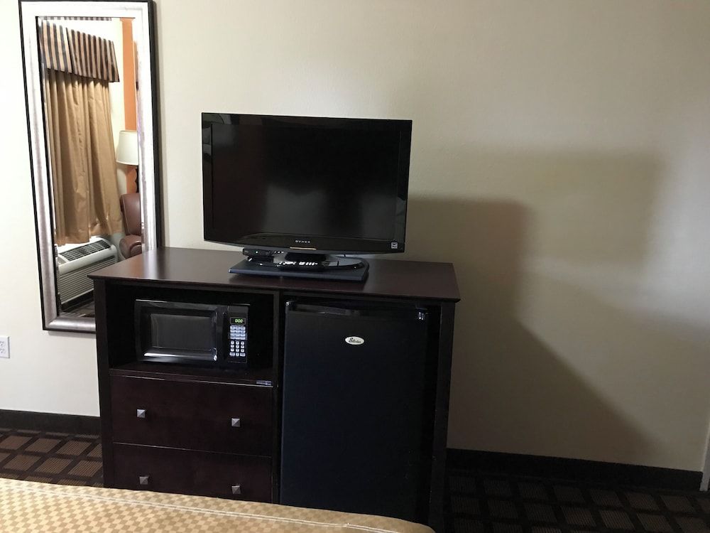 Executive Inn & Suites 2