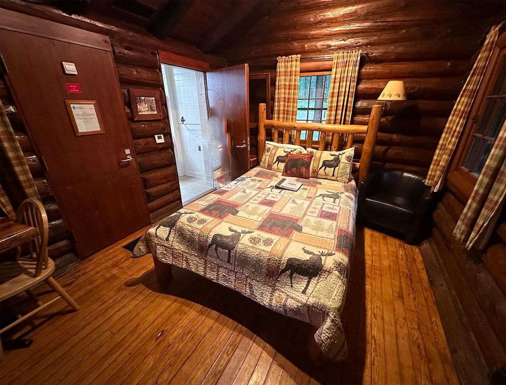 White Pines Lodge 3