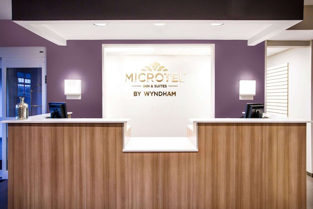 Microtel by Wyndham Vernal / Naples 2