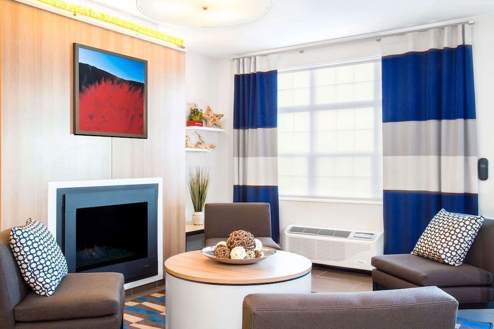 Microtel by Wyndham Vernal / Naples 3
