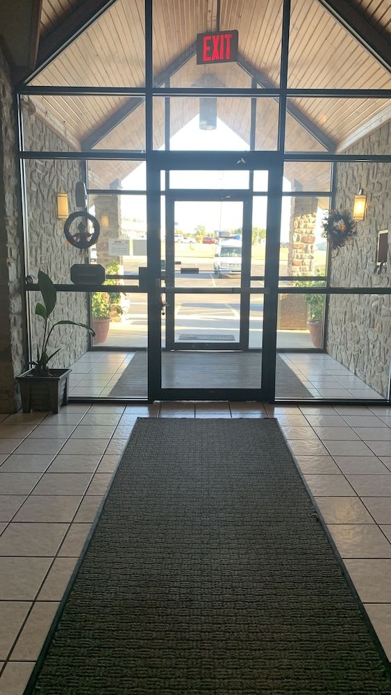 Regency Inn And Suites 3