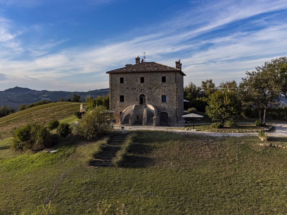 Palazzo Serre - Piscina & Natura -1 estrellas en San Leo