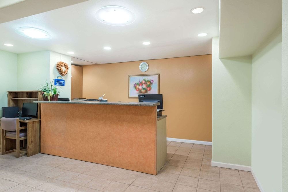 Days Inn by Wyndham Socorro 2