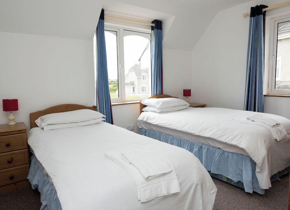 Moore Bay Holiday Homes 2