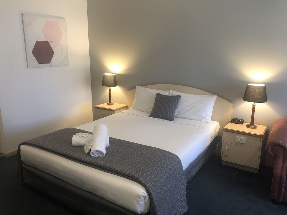 Capricorn Motor Inn 3