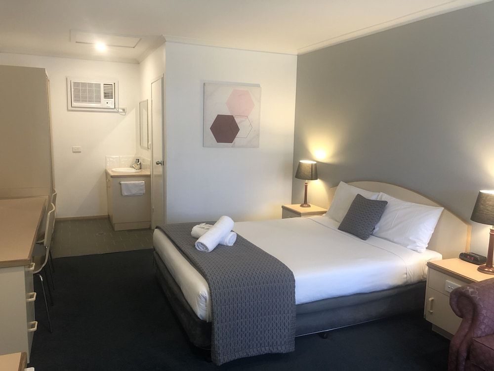 Capricorn Motor Inn 2