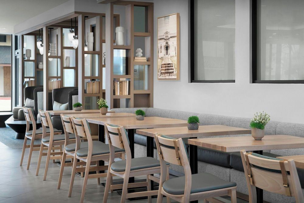 Fairfield Inn & Suites by Marriott Paris 2