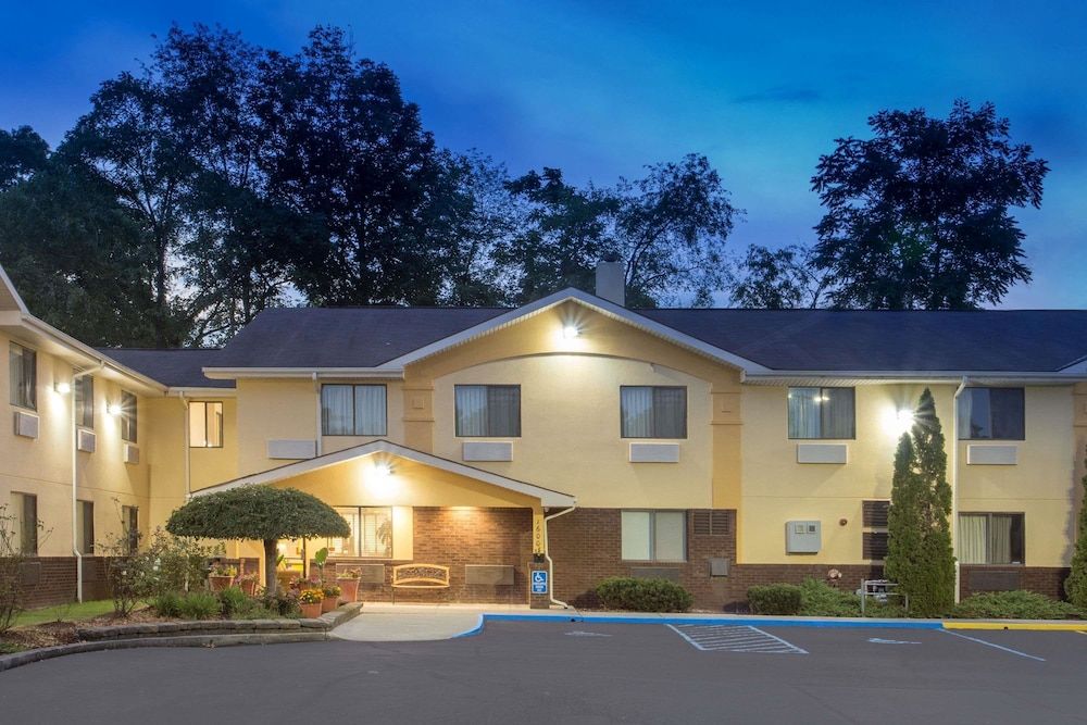 Super 8 by Wyndham Radford VA 1 estrellas en Radford