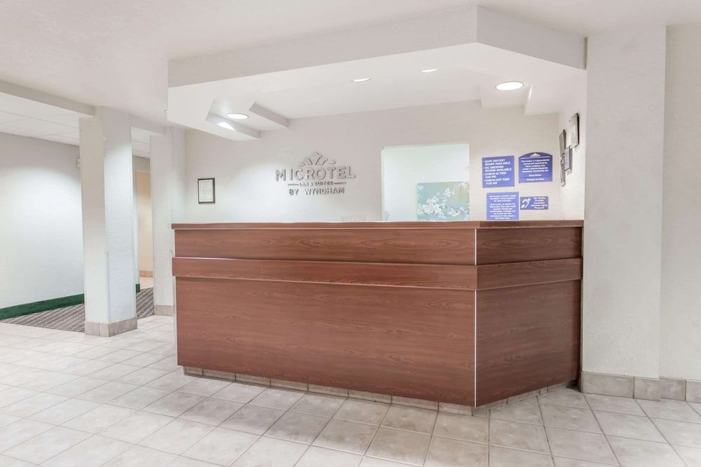 Microtel Inn & Suites by Wyndham Marianna 2