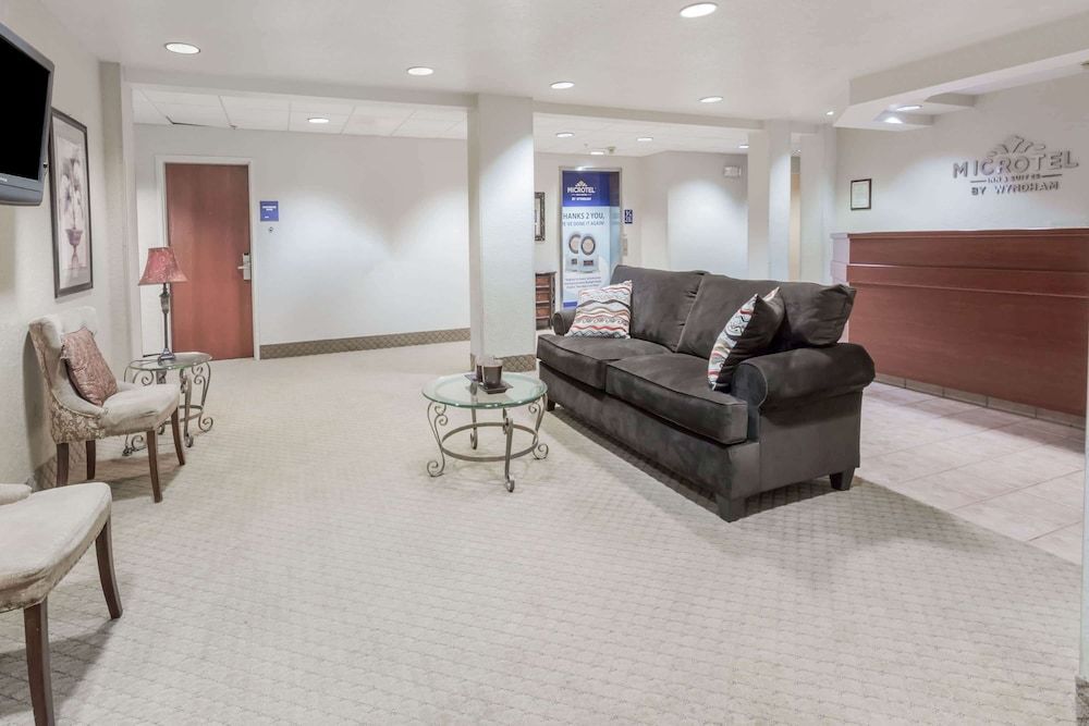 Microtel Inn & Suites by Wyndham Marianna 3