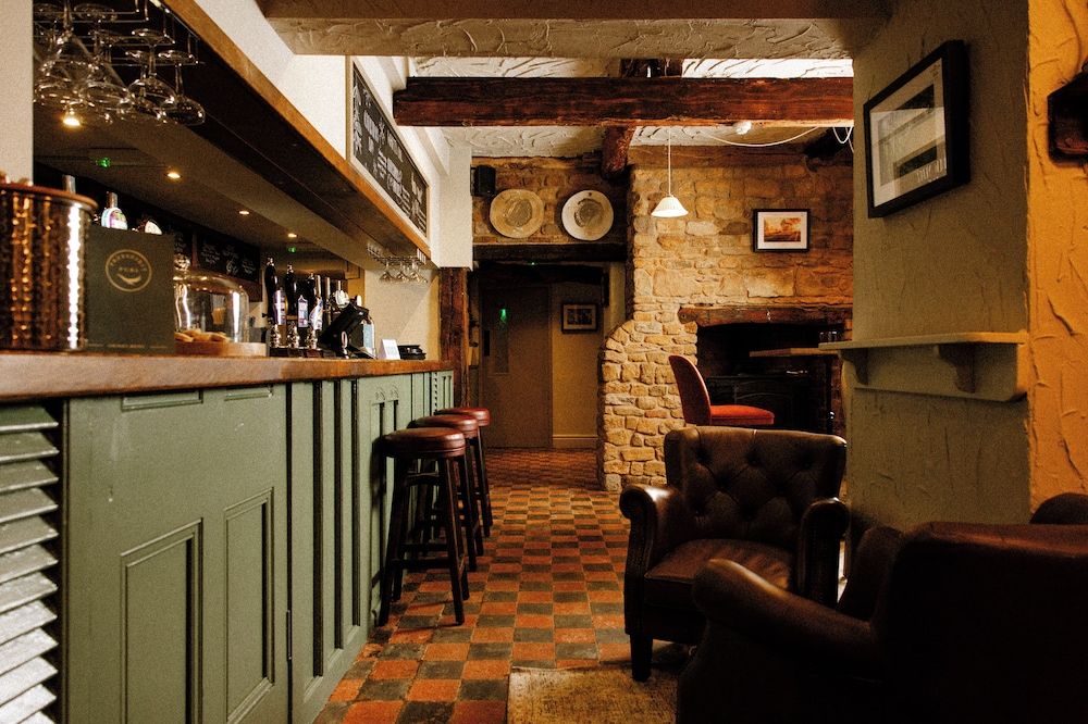 The Olde Coach House Inn 2