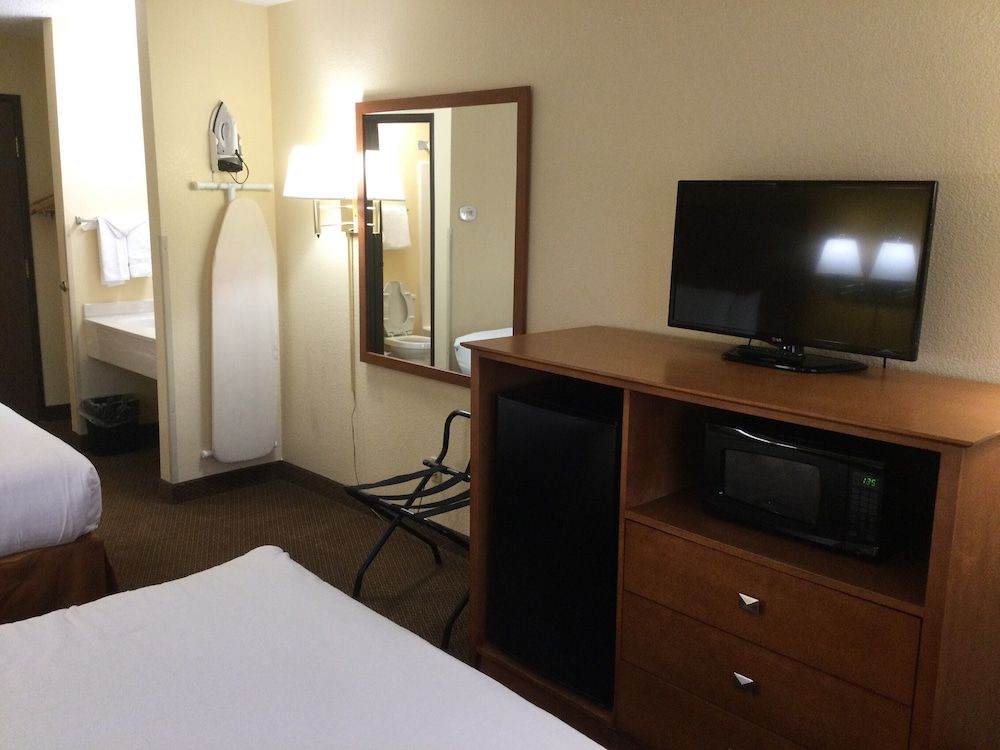 Baymont by Wyndham Port Huron 3