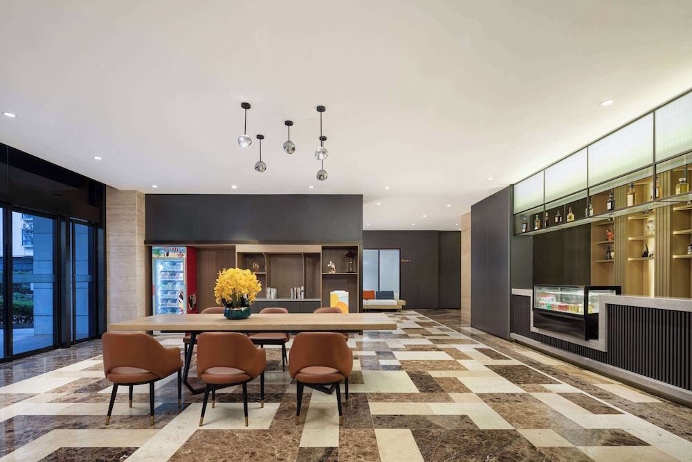 La Quinta by Wyndham Qionghai Yinhai 2
