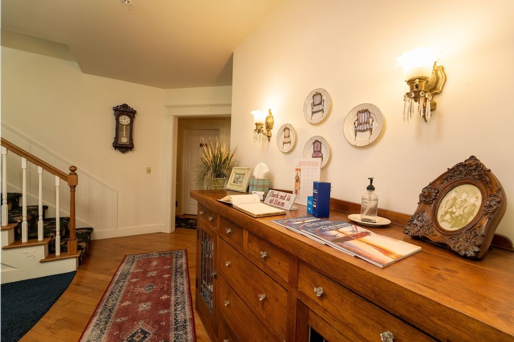 Yelton Manor Bed & Breakfast 2