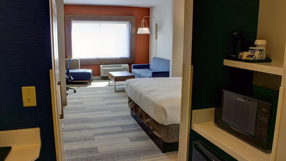 Holiday Inn Express & Suites Spencer by IHG 2