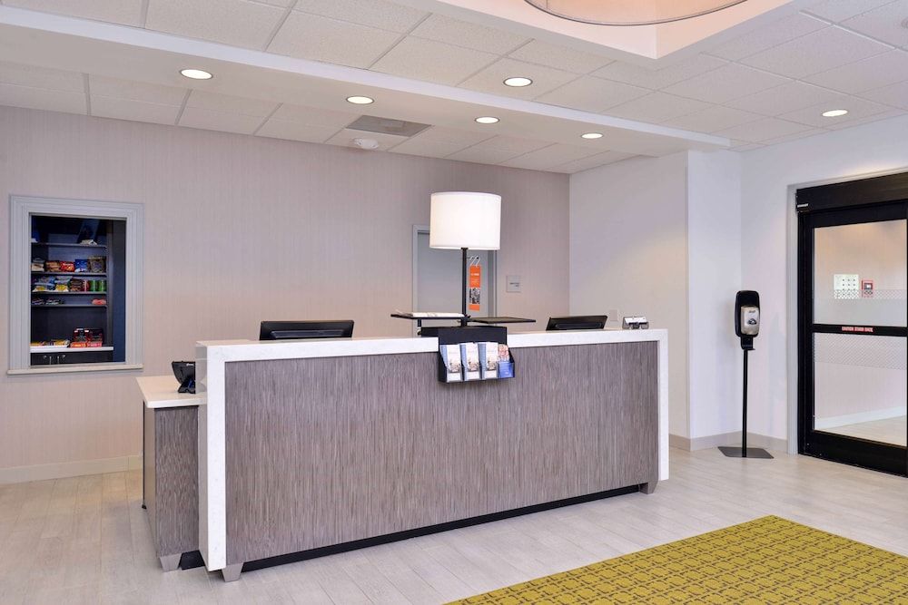 Hampton Inn & Suites Shelby 2