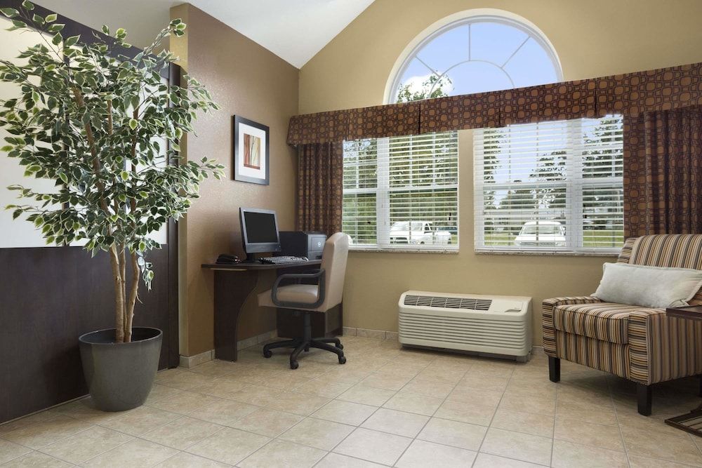 Microtel Inn & Suites by Wyndham Carrollton 3