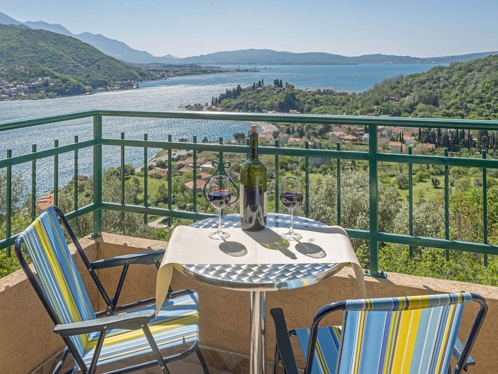 Holiday Homes Sunny Hill 4 estrellas en Kamenari