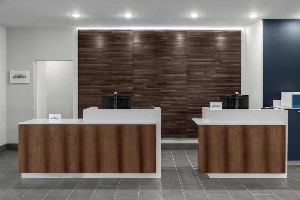 Courtyard By Marriott Sherman 2