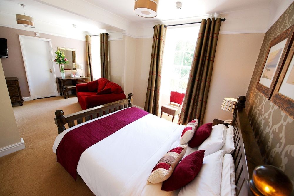 The Grove Hotel 3