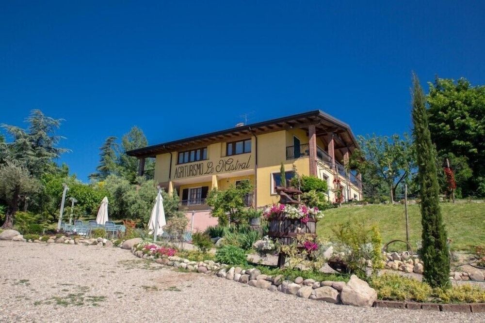 Agriturismo Le Mistral -1 estrellas en Sommacampagna