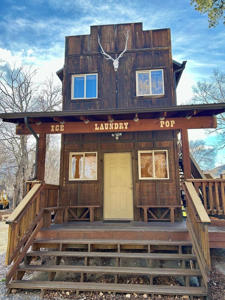 Moore's Old Pine Inn 3