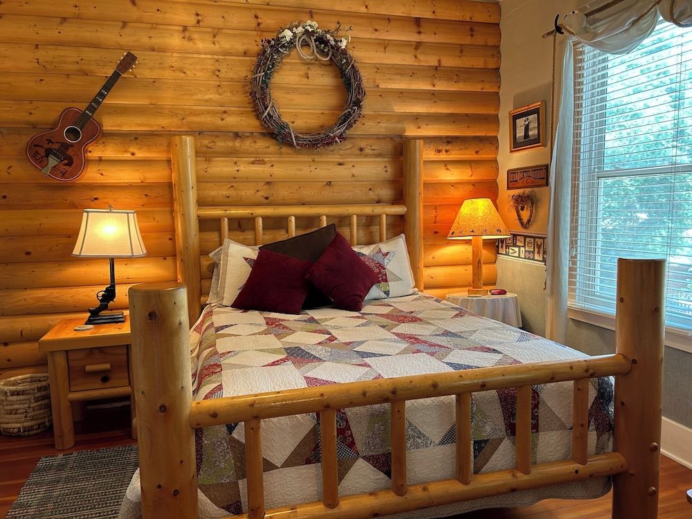 Moore's Old Pine Inn 2