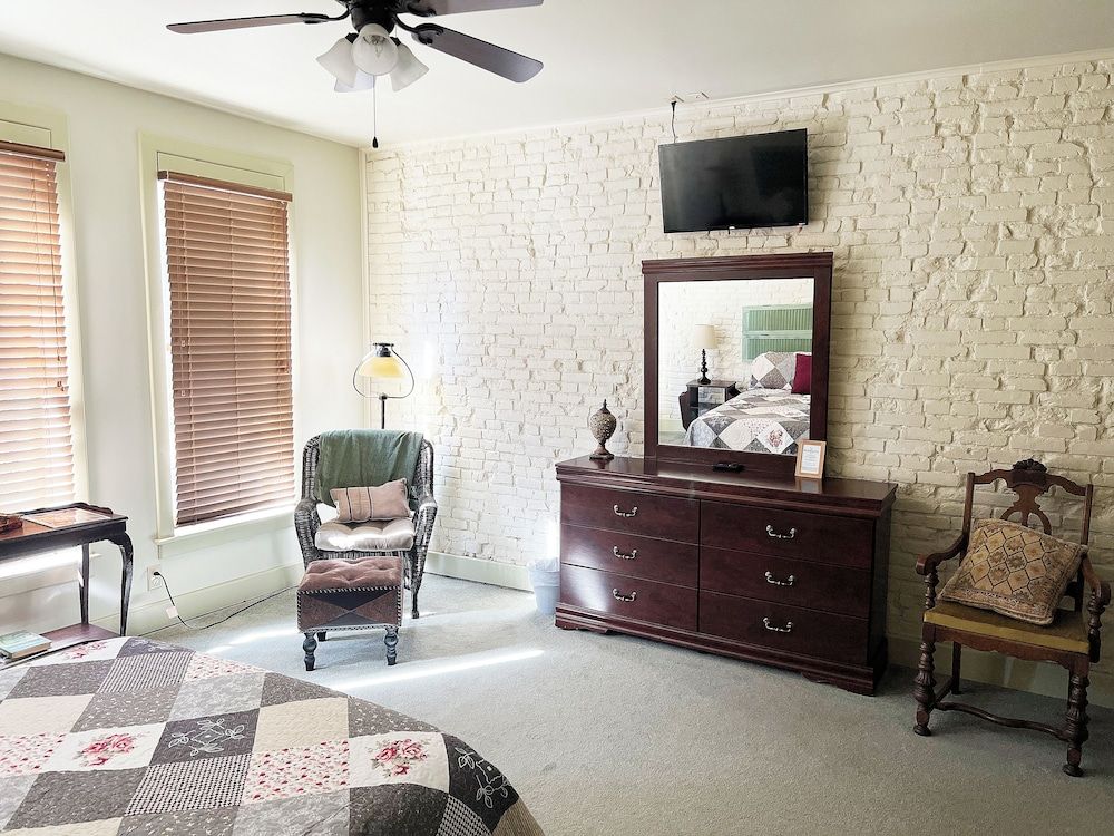 The Eagles Nest Inn 3