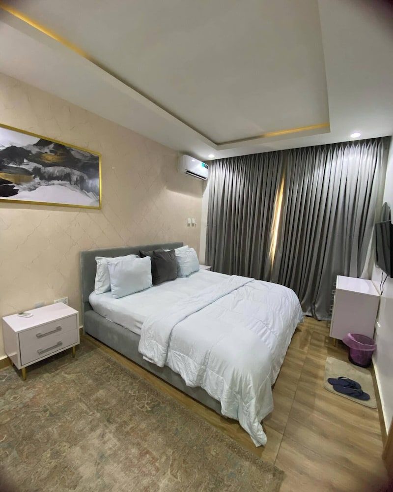 Yellow Door Aparment 3