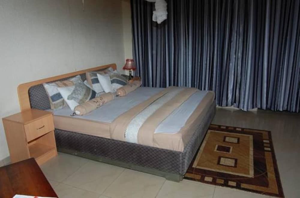 Step Town Hotel 3