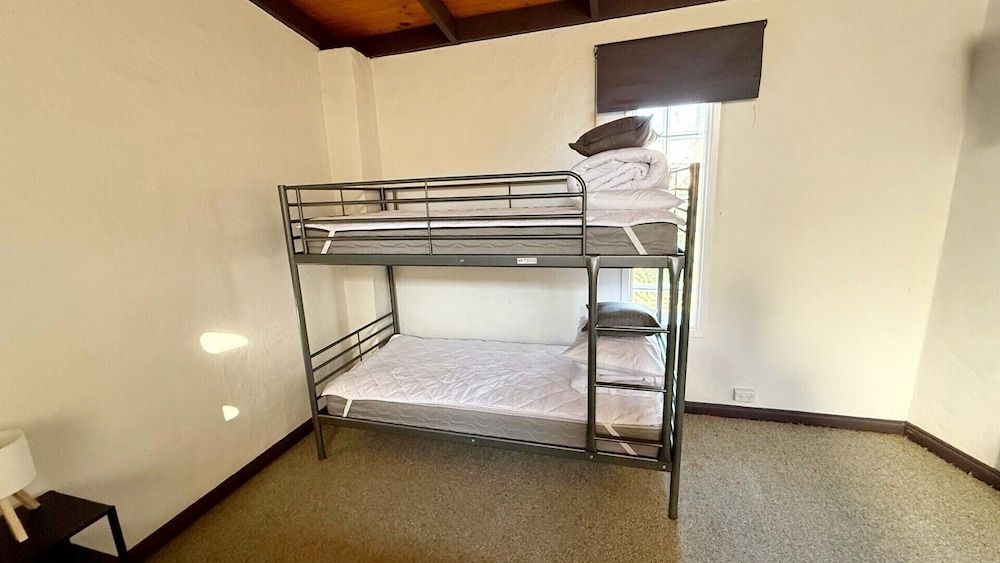 Colonial Bank Motel 3