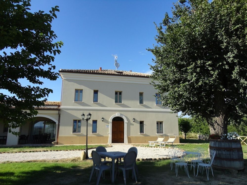 Villa Marietta Country House -1 estrellas en Montemaggiore al Metauro