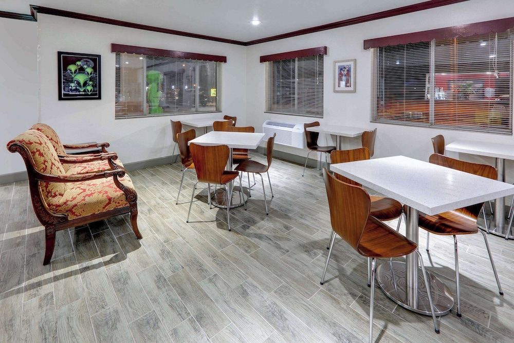 Super 8 by Wyndham Roswell 3