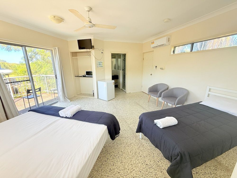 Emu Park Beach Resort 2