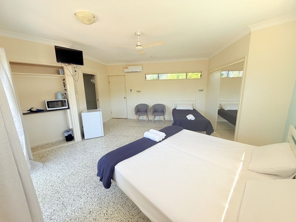 Emu Park Beach Resort 3