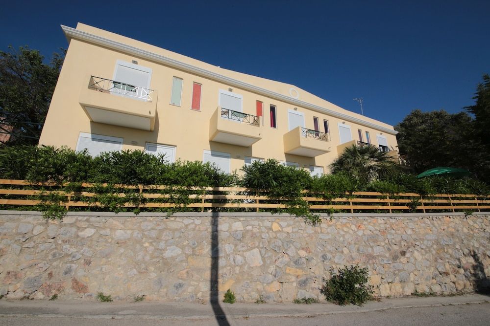 Point Twins Apartments -1 estrellas en Vrontados